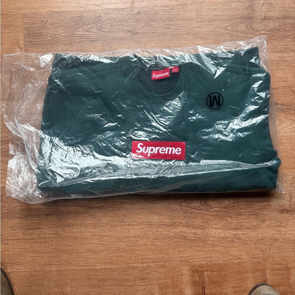 Supreme Crewneck Sweatshirt in Forest Green with Red Tag